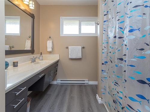 104 Burnett Rd, View Royal, BC - Indoor Photo Showing Bathroom