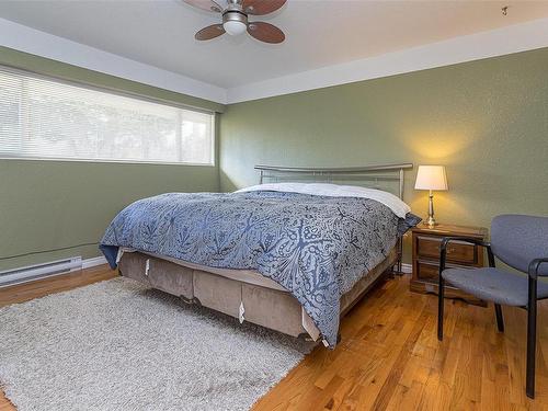 104 Burnett Rd, View Royal, BC - Indoor Photo Showing Bedroom