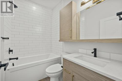1095 Collinson Court, Kelowna, BC - Indoor Photo Showing Bathroom