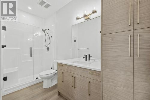 1095 Collinson Court Lot# 579, Kelowna, BC - Indoor Photo Showing Bathroom