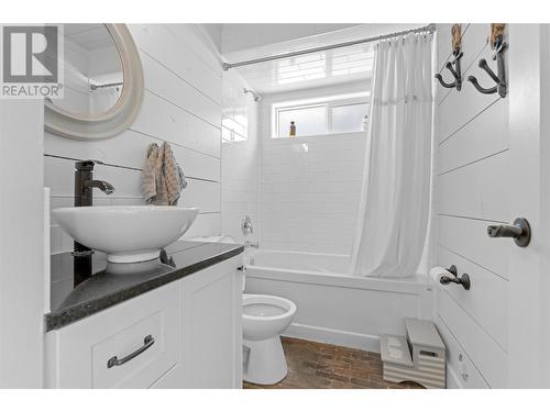6747 Marbella Loop Unit# 304, Kelowna, BC - Indoor Photo Showing Bathroom