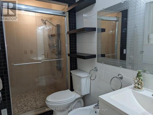 B - 204 Court Street, Oshawa, ON - Indoor Photo Showing Bathroom