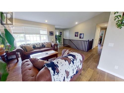 9707 N Spruce Street, Taylor, BC - Indoor Photo Showing Living Room