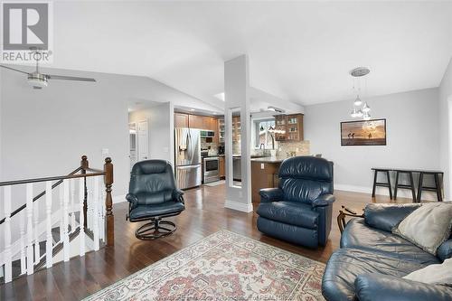 836 Lawndale Avenue, Kingsville, ON - Indoor Photo Showing Living Room