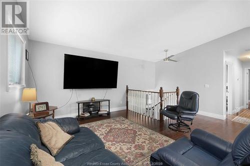 836 Lawndale Avenue, Kingsville, ON - Indoor Photo Showing Living Room