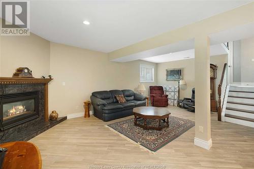 836 Lawndale Avenue, Kingsville, ON - Indoor Photo Showing Living Room With Fireplace