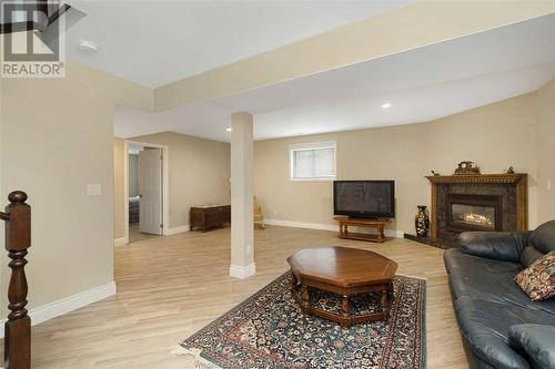 836 Lawndale Avenue, Kingsville, ON - Indoor With Fireplace