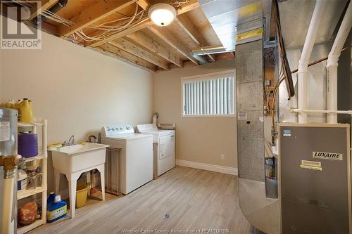836 Lawndale Avenue, Kingsville, ON - Indoor Photo Showing Laundry Room
