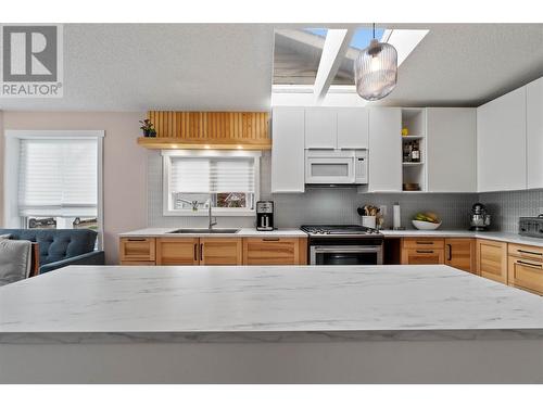 4760 72 Avenue Ne, Salmon Arm, BC - Indoor Photo Showing Kitchen