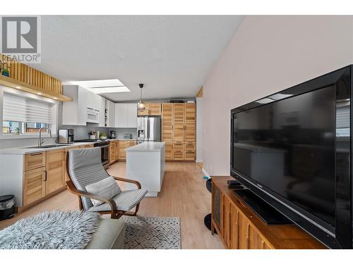 4760 72 Avenue Ne, Salmon Arm, BC - Indoor Photo Showing Kitchen