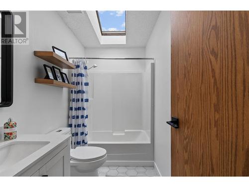 4760 72 Avenue Ne, Salmon Arm, BC - Indoor Photo Showing Bathroom