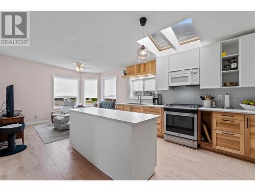 4760 72 Avenue Ne, Salmon Arm, BC - Indoor Photo Showing Kitchen With Upgraded Kitchen