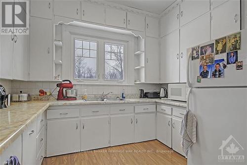 170 Boyd'S Road, Lanark Highlands, ON - Indoor Photo Showing Kitchen With Double Sink