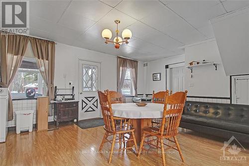 170 Boyd'S Road, Lanark Highlands, ON - Indoor Photo Showing Dining Room