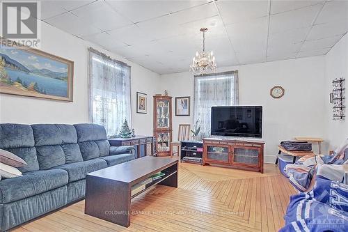 170 Boyd'S Road, Lanark Highlands, ON - Indoor Photo Showing Living Room