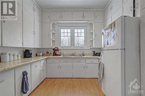 170 Boyd'S Road, Carleton Place, ON - Indoor Photo Showing Kitchen With Double Sink