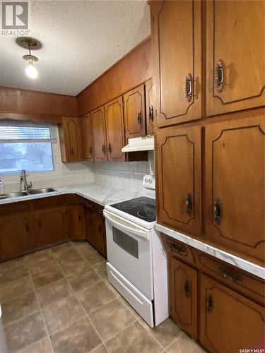 364 Second Avenue N, Yorkton, SK - Indoor Photo Showing Kitchen With Double Sink