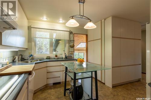 509 Grant Bay, Esterhazy, SK - Indoor Photo Showing Kitchen With Double Sink