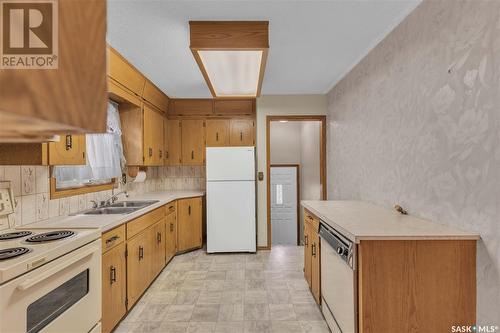 2204 Mackay Street, Regina, SK - Indoor Photo Showing Kitchen With Double Sink