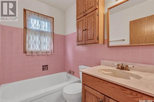 2204 Mackay Street, Regina, SK - Indoor Photo Showing Bathroom