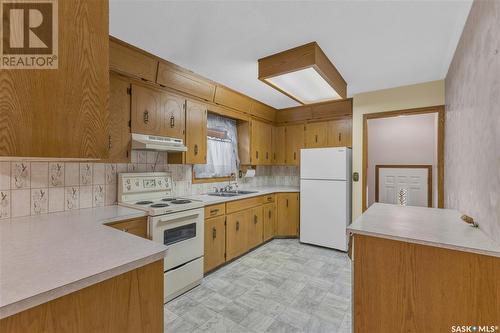 2204 Mackay Street, Regina, SK - Indoor Photo Showing Kitchen With Double Sink