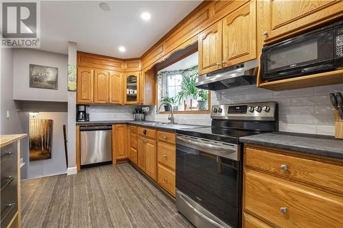 268 Wade Avenue, Renfrew, ON - Indoor Photo Showing Kitchen