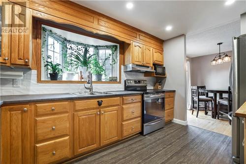268 Wade Avenue, Renfrew, ON - Indoor Photo Showing Kitchen With Double Sink