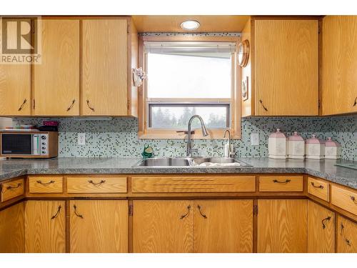 3079 Hall Road, Kelowna, BC - Indoor Photo Showing Kitchen With Double Sink
