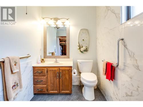3079 Hall Road, Kelowna, BC - Indoor Photo Showing Bathroom