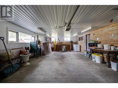 3079 Hall Road, Kelowna, BC - Indoor Photo Showing Garage