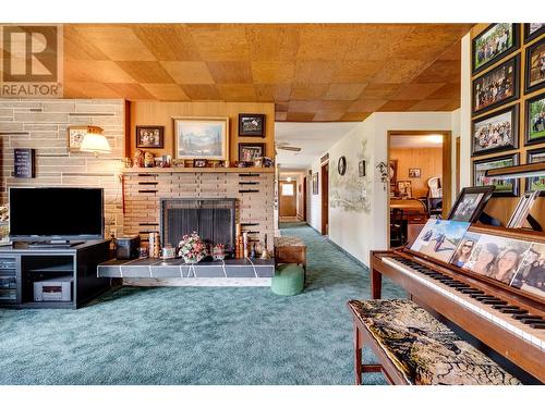 3079 Hall Road, Kelowna, BC - Indoor Photo Showing Living Room With Fireplace