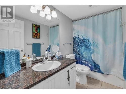 1088 Sunset Drive Unit# 431, Kelowna, BC - Indoor Photo Showing Bathroom