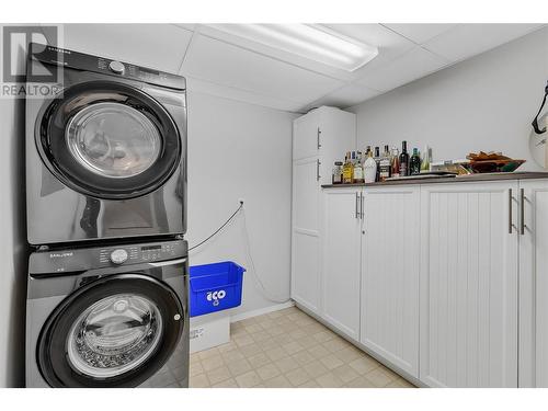 1088 Sunset Drive Unit# 431, Kelowna, BC - Indoor Photo Showing Laundry Room
