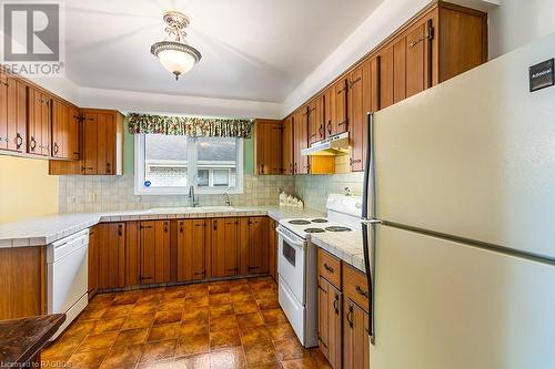 364 Walnut Street, Collingwood, ON - Indoor Photo Showing Kitchen