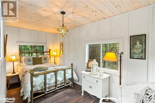 2460 Fred Jones Road, Haliburton, ON - Indoor Photo Showing Bedroom