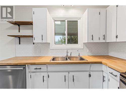 710 Conn Street, Sicamous, BC - Indoor Photo Showing Kitchen With Double Sink