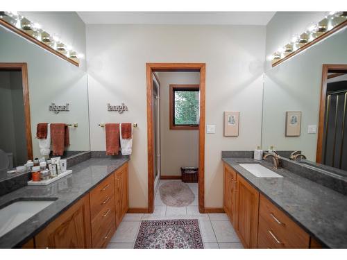 3023 Westside Road, Moyie, BC - Indoor Photo Showing Bathroom