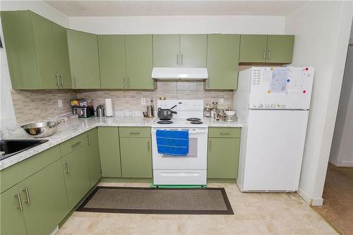 122 1St Street Se, Carman, MB - Indoor Photo Showing Kitchen