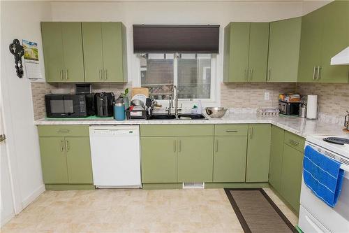 122 1St Street Se, Carman, MB - Indoor Photo Showing Kitchen With Double Sink