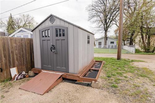 122 1St Street Se, Carman, MB - Outdoor With Exterior