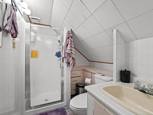 2486 Heffley Louis Cr Rd, Kamloops, BC - Indoor Photo Showing Bathroom