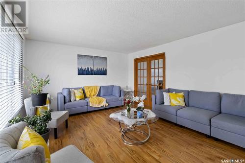 234 Priel Crescent, Saskatoon, SK - Indoor Photo Showing Living Room