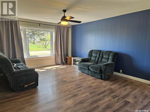 1240 Railway Avenue, Elbow, SK - Indoor Photo Showing Living Room