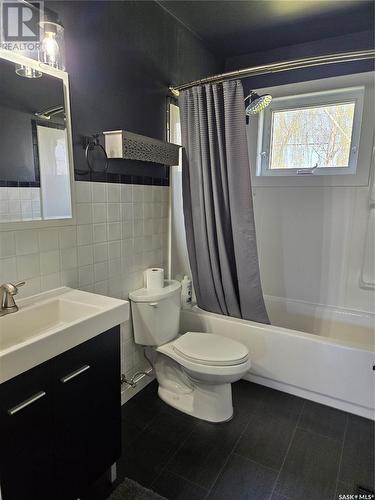 1240 Railway Avenue, Elbow, SK - Indoor Photo Showing Bathroom
