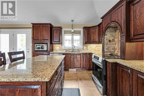 131 Kincardine Street E, Alexandria, ON - Indoor Photo Showing Kitchen With Upgraded Kitchen