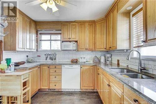 1527 Killarney Beach Road, Innisfil, ON - Indoor Photo Showing Kitchen With Double Sink