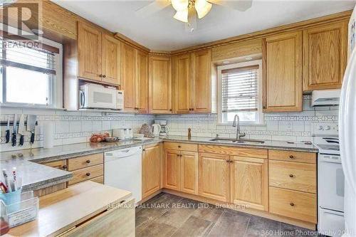 1527 Killarney Beach Road, Innisfil (Lefroy), ON - Indoor Photo Showing Kitchen With Double Sink