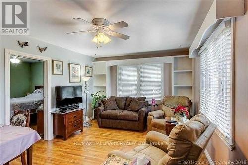 1527 Killarney Beach Road, Innisfil, ON - Indoor Photo Showing Living Room