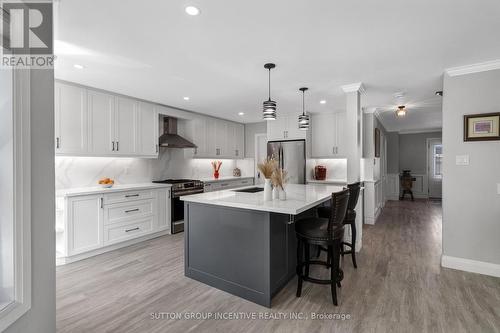 23 Grants Way, Barrie, ON - Indoor Photo Showing Kitchen With Upgraded Kitchen