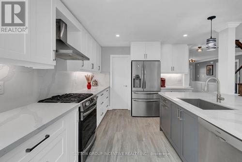 23 Grants Way, Barrie, ON - Indoor Photo Showing Kitchen With Upgraded Kitchen